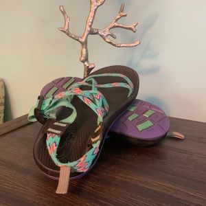 Girls chaco sandals. No toe ring